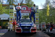 Rallye Český Krumlov: Vítězná posádka Kresta / Gross při dojezdu do cíle (foto: D.Benych)